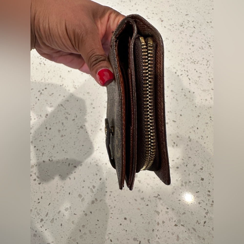 Louis Vuitton Compact Wallet - Picture 11 of 12